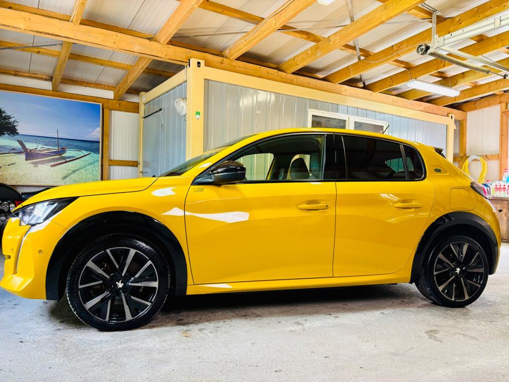 Peugeot e-208