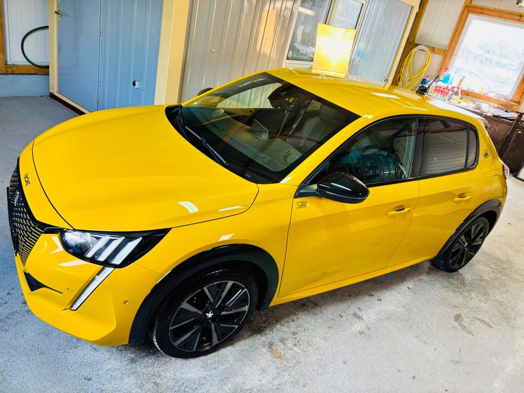 Peugeot e-208
