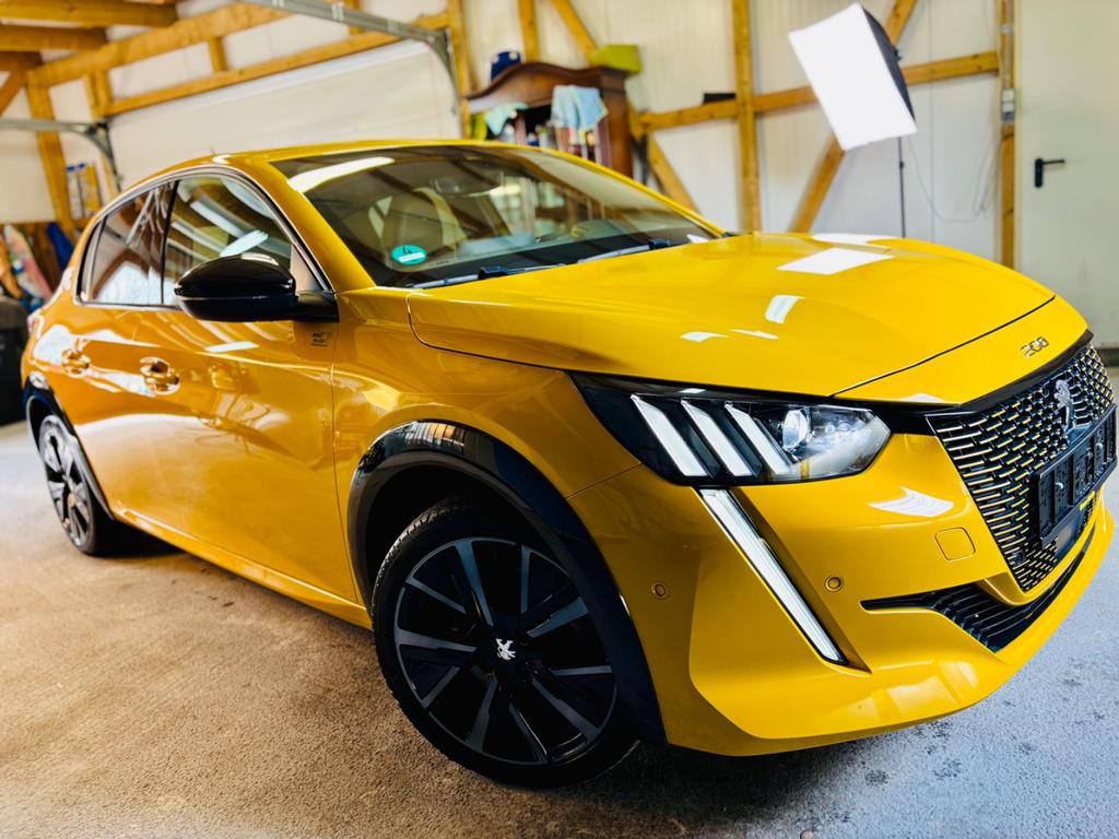 Peugeot e-208