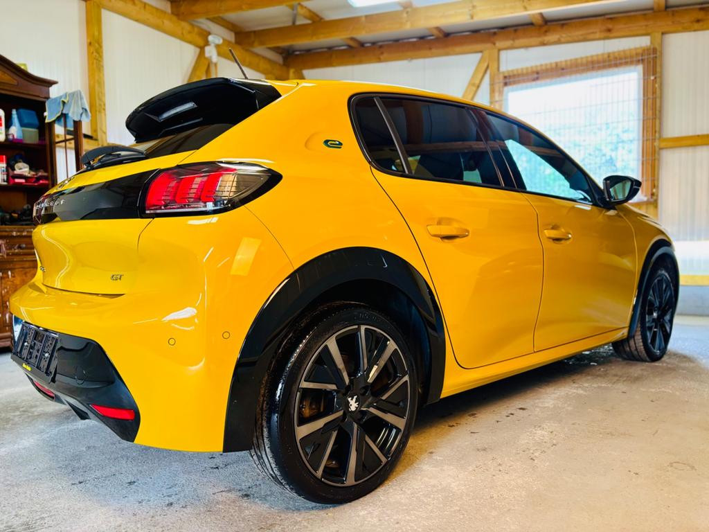 Peugeot e-208