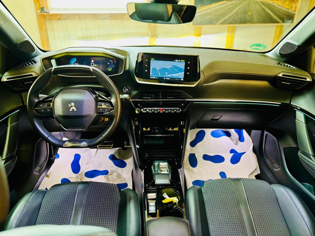 Peugeot e-208