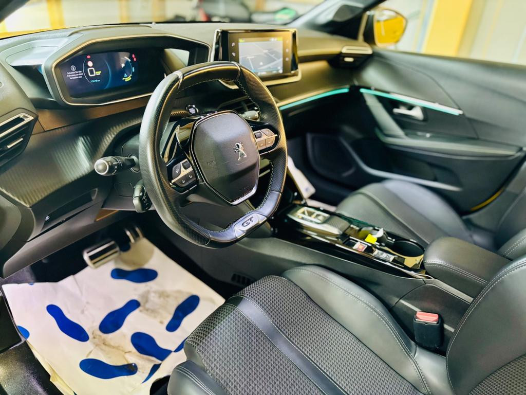 Peugeot e-208