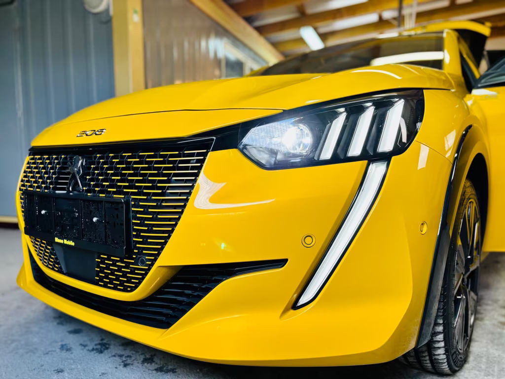 Peugeot e-208
