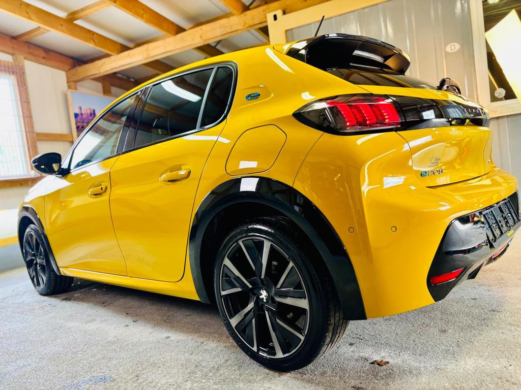 Peugeot e-208