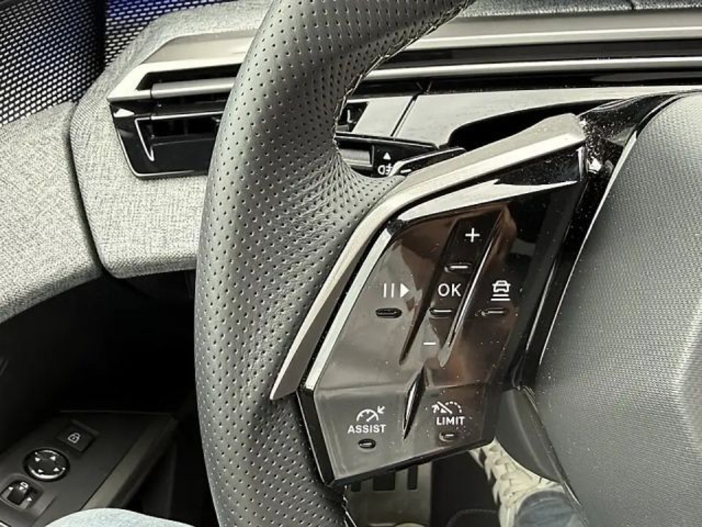 Peugeot E-5008