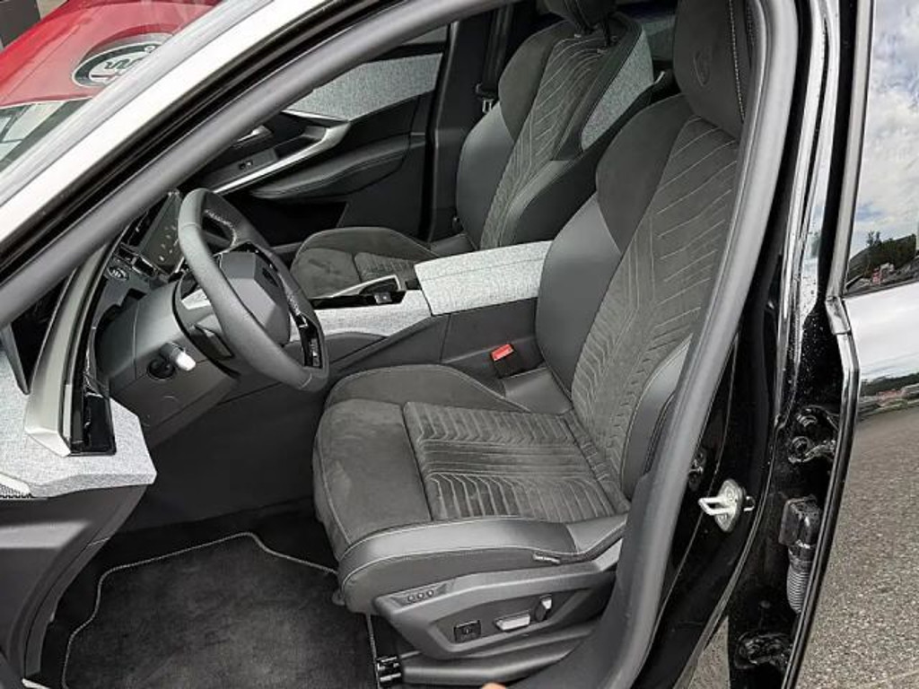 Peugeot E-5008