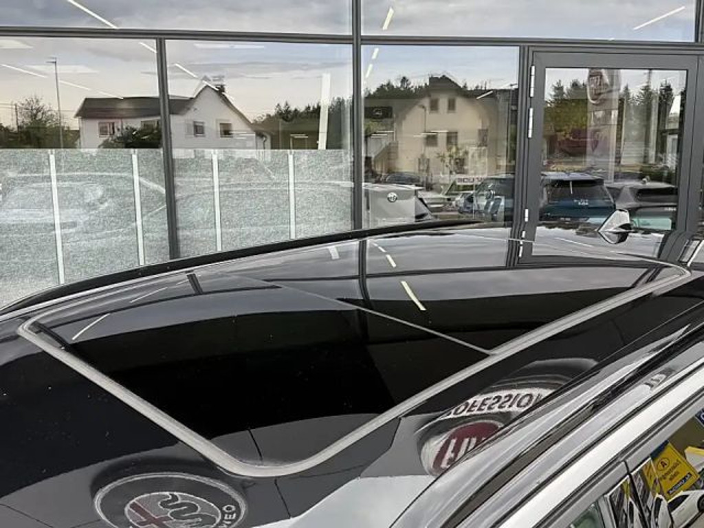 Peugeot E-5008