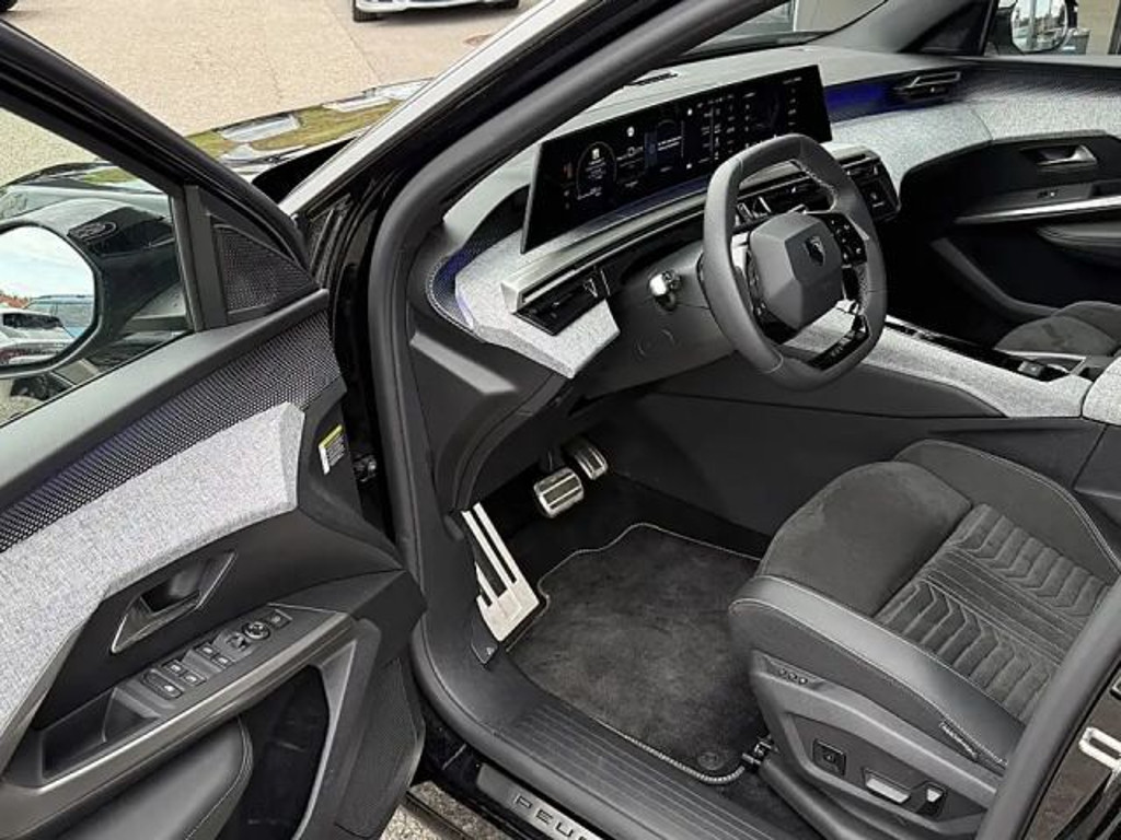 Peugeot E-5008