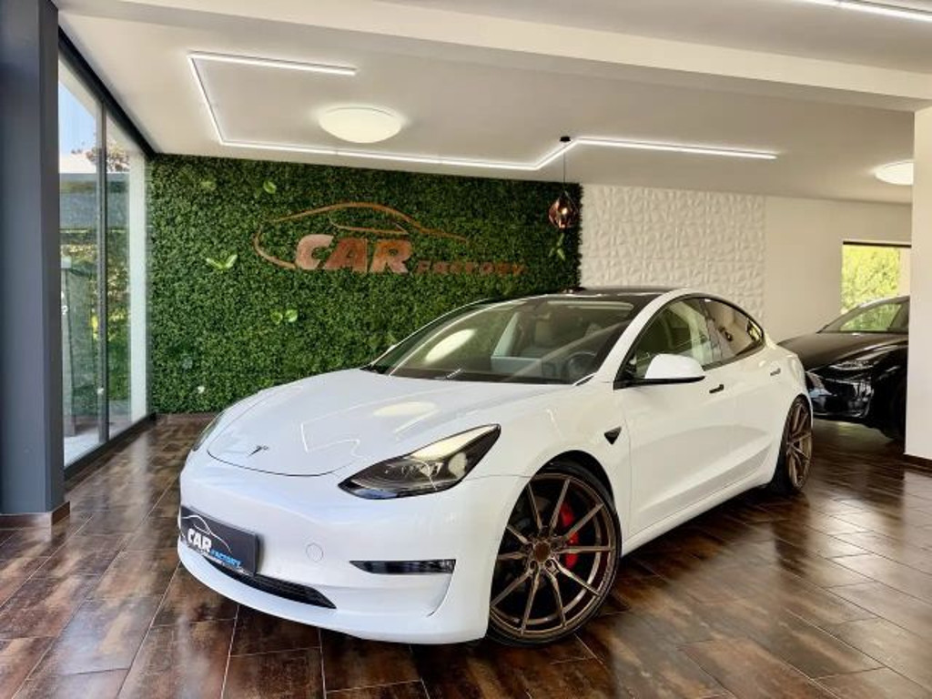 Tesla Model 3 Performance