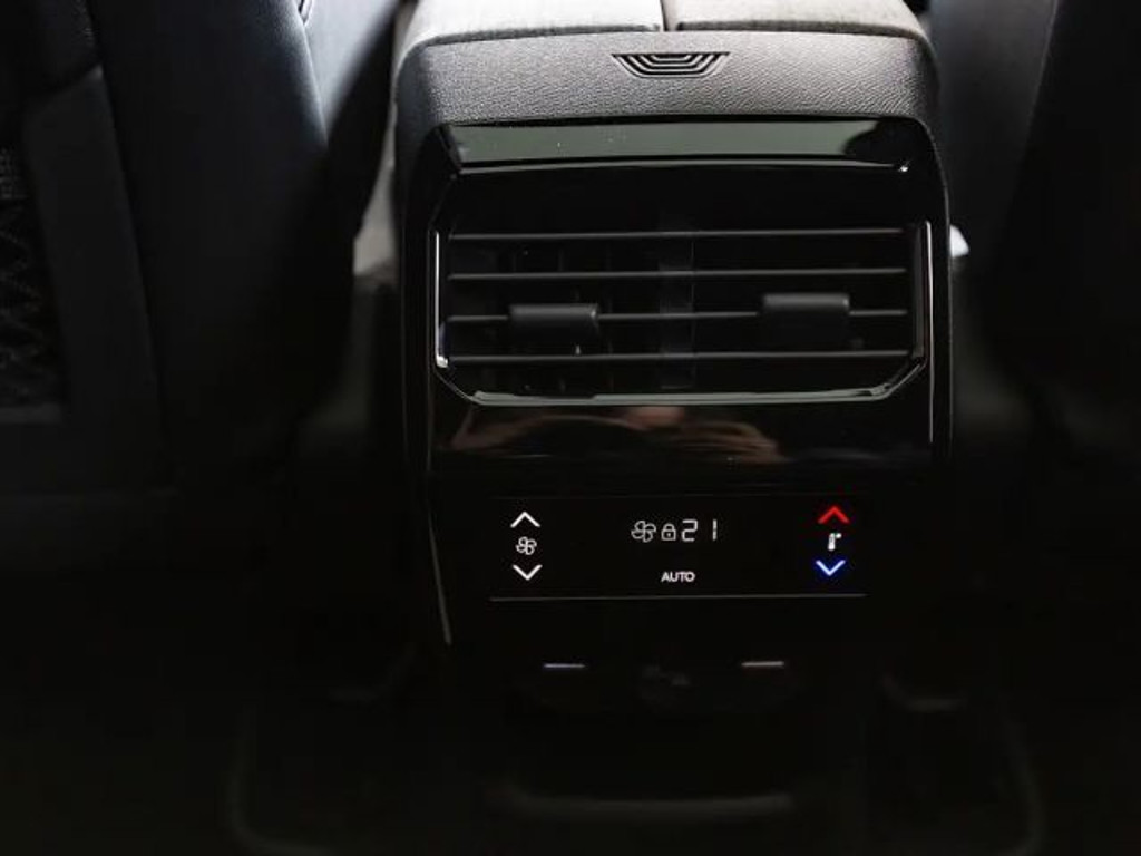 Peugeot E-5008