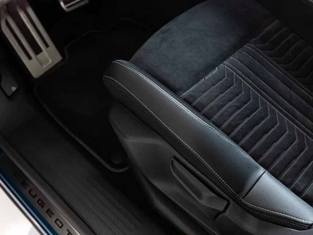 Peugeot E-5008