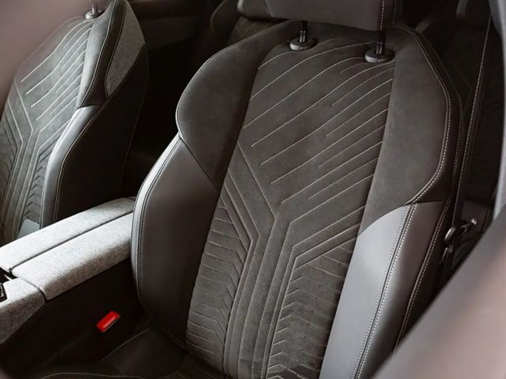 Peugeot E-5008