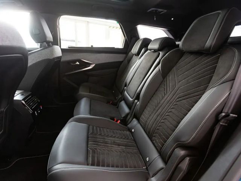 Peugeot E-5008