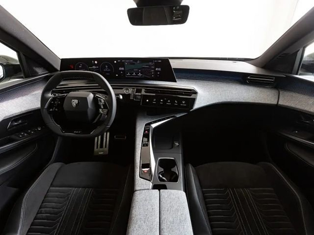 Peugeot E-5008