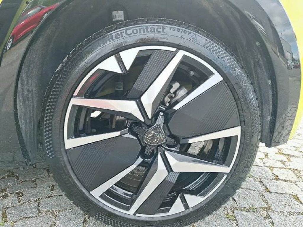 Peugeot e-208