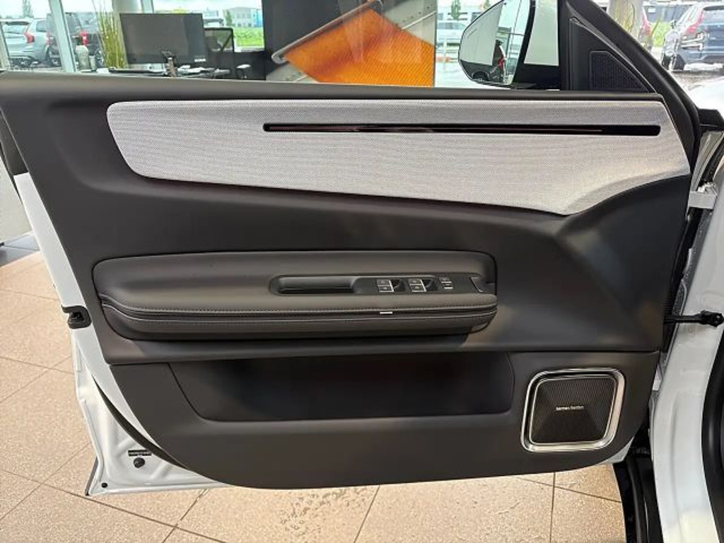 Polestar 4