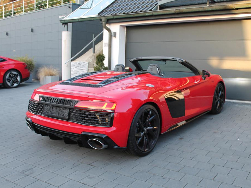 Audi R8