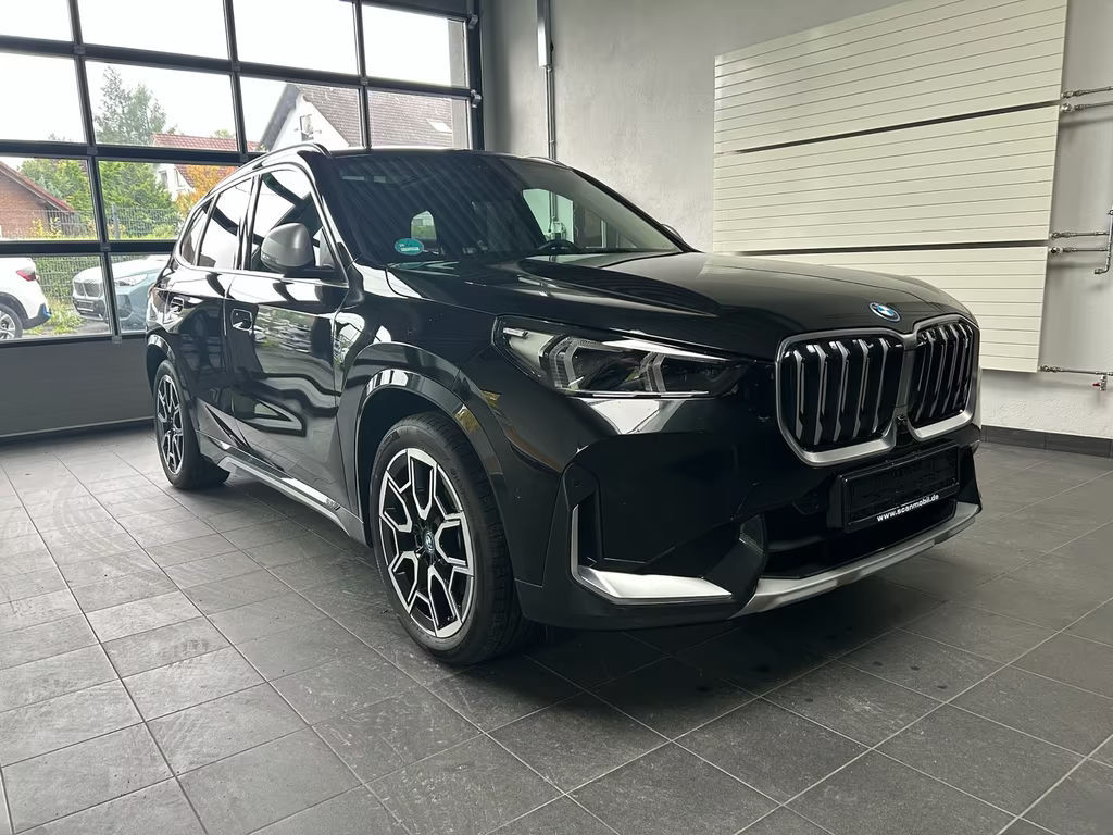 BMW iX1