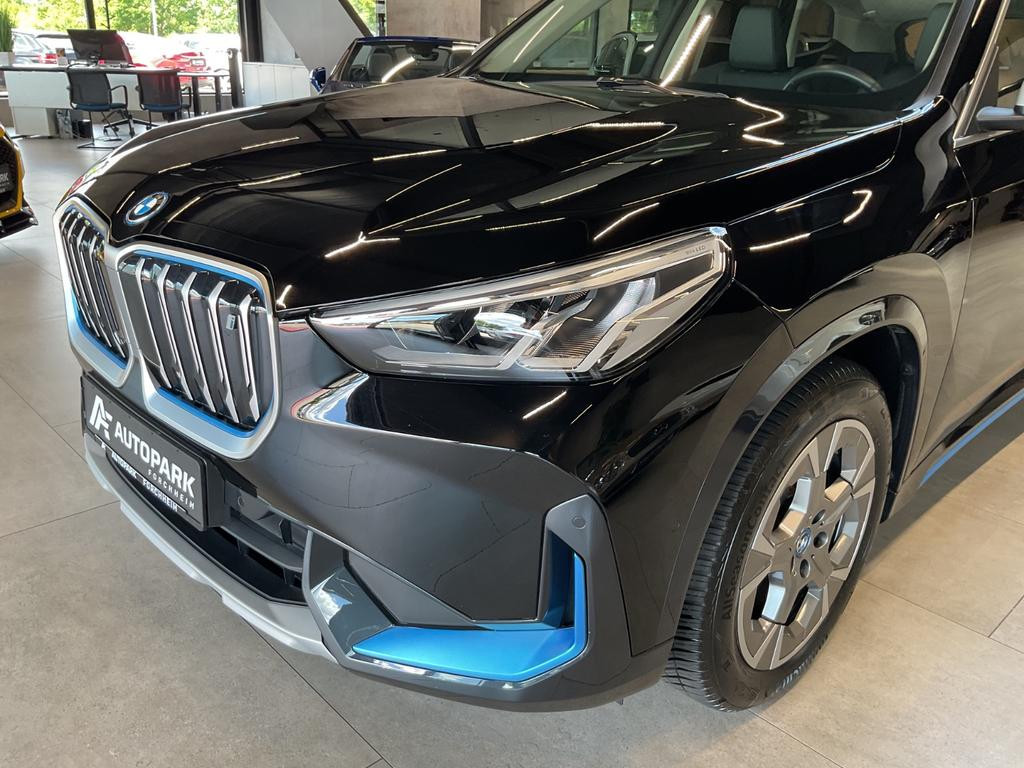 BMW iX1