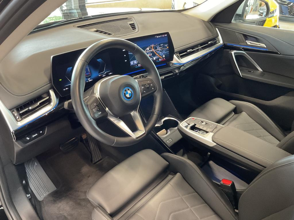 BMW iX1