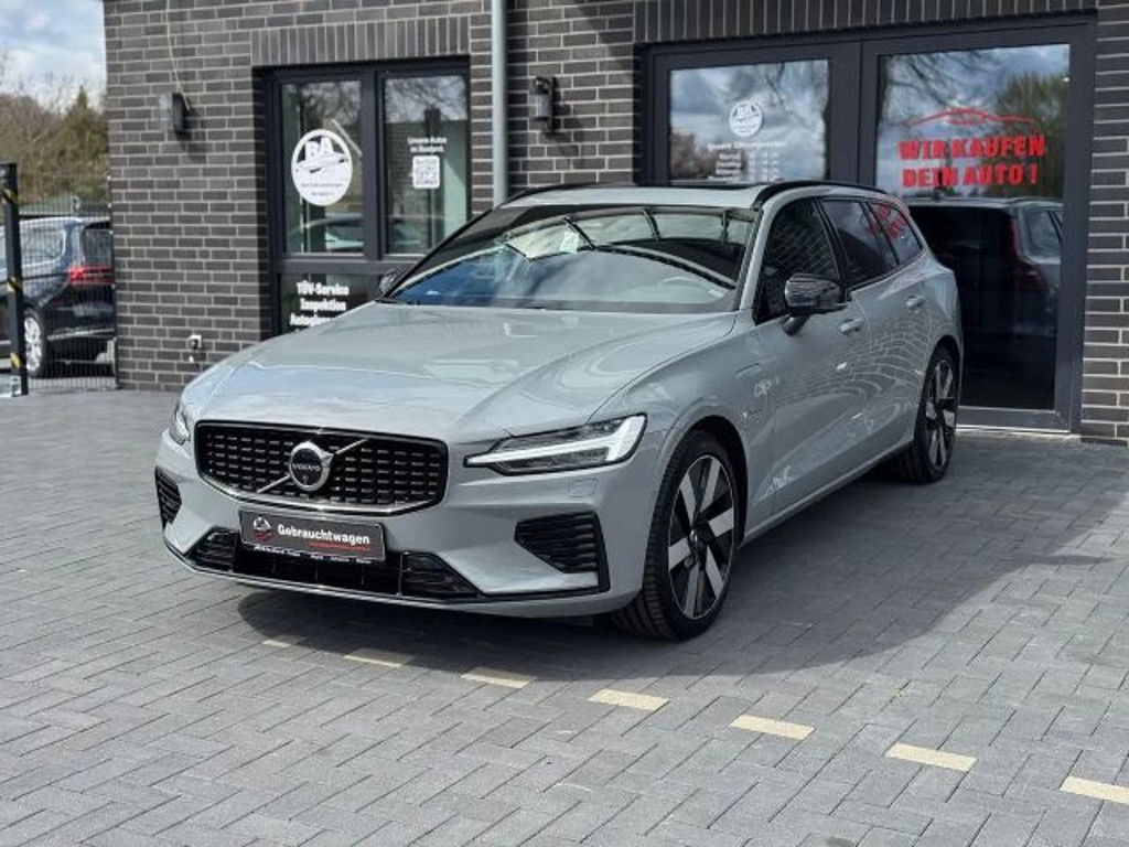 Volvo V60 AWD Hybrid Recharge Plus Dark