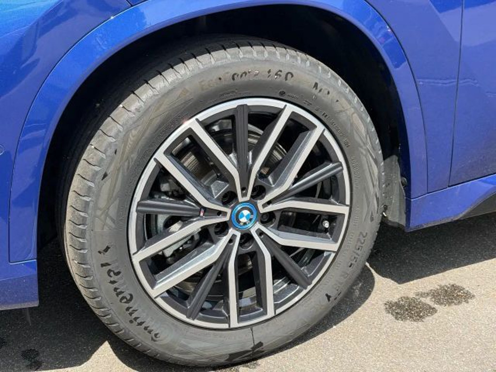 BMW iX1
