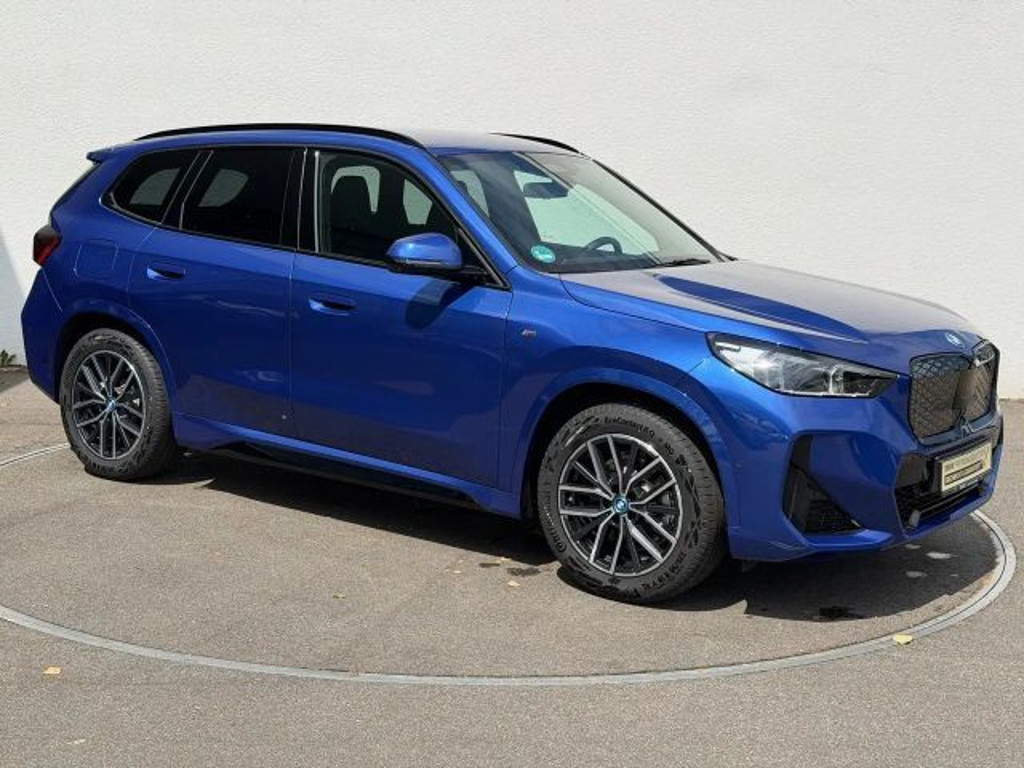 BMW iX1