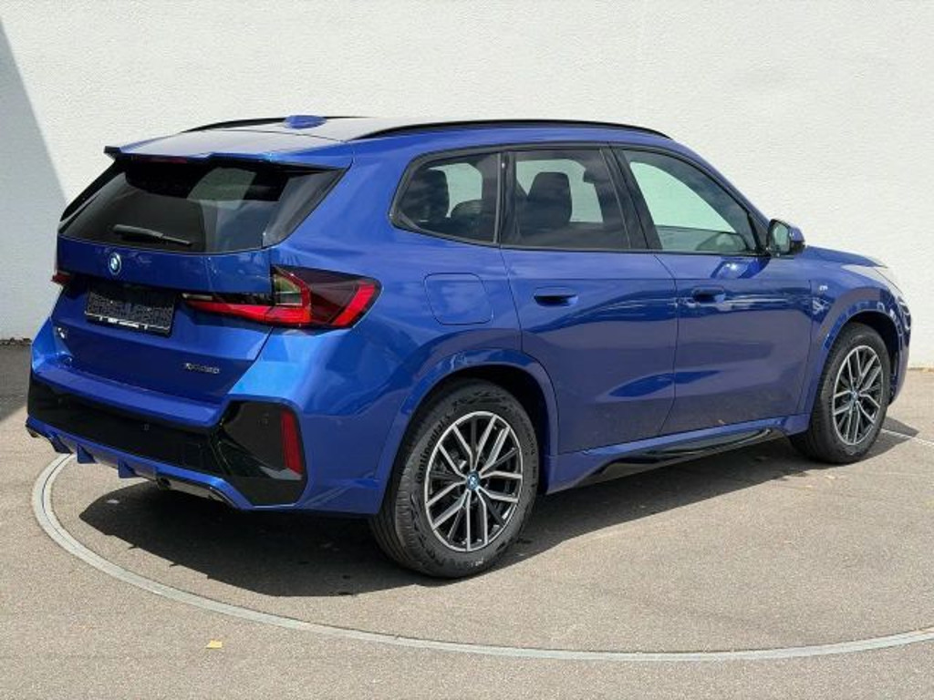BMW iX1