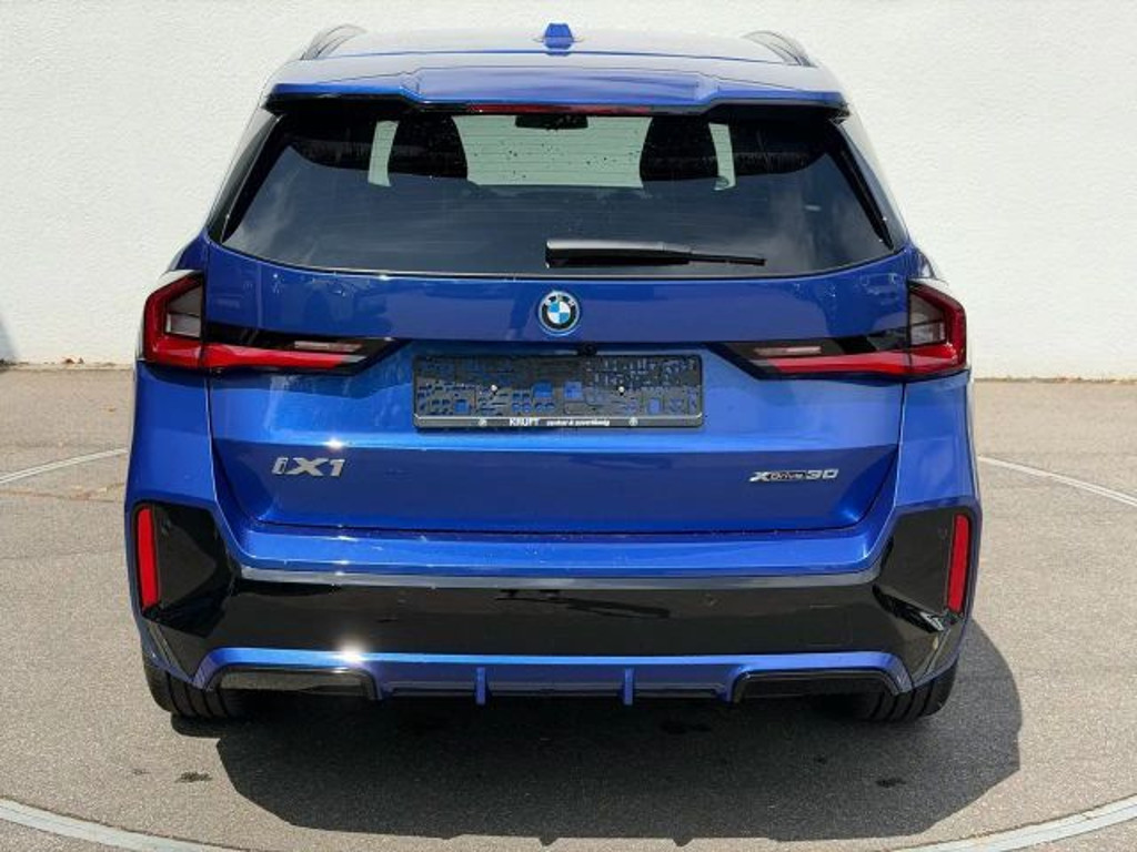 BMW iX1