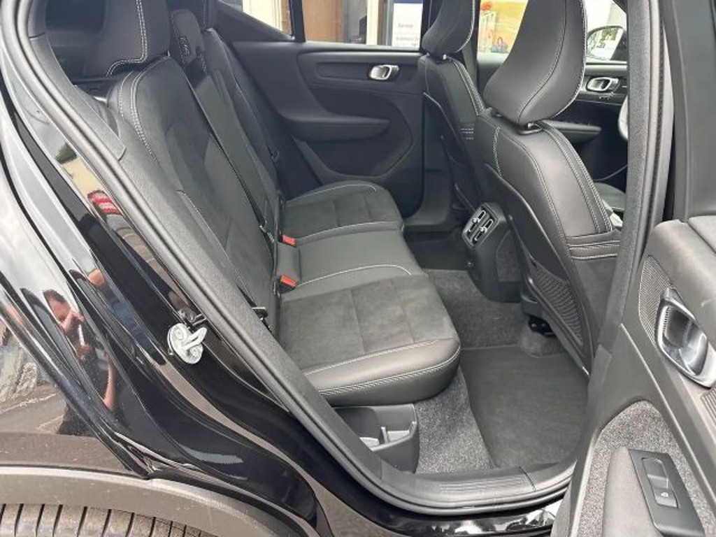 Volvo EX40