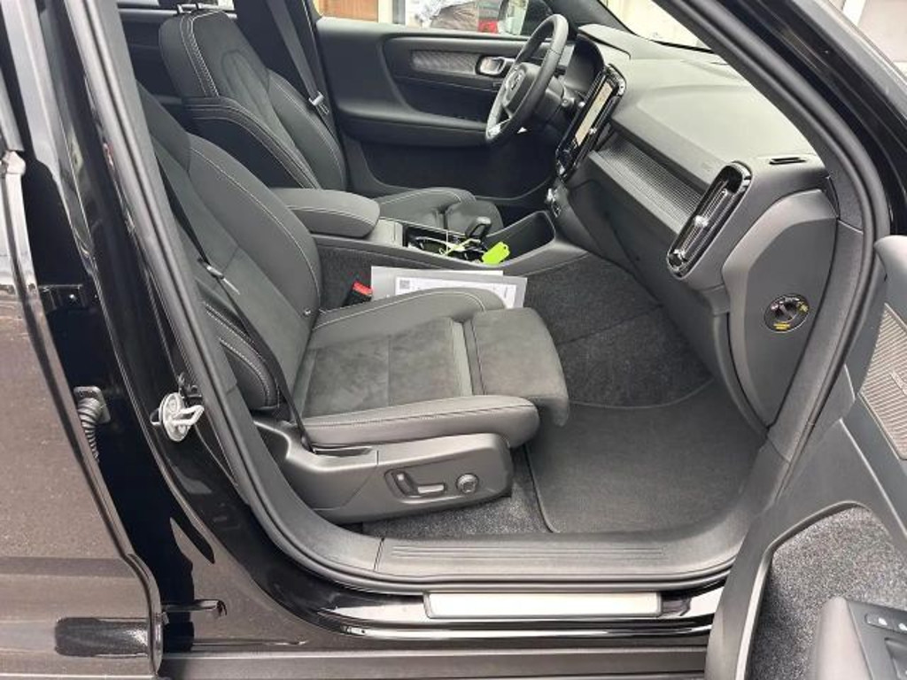 Volvo EX40