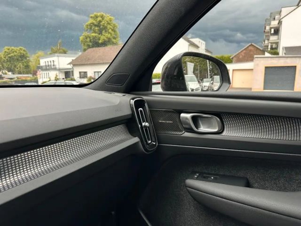 Volvo EX40