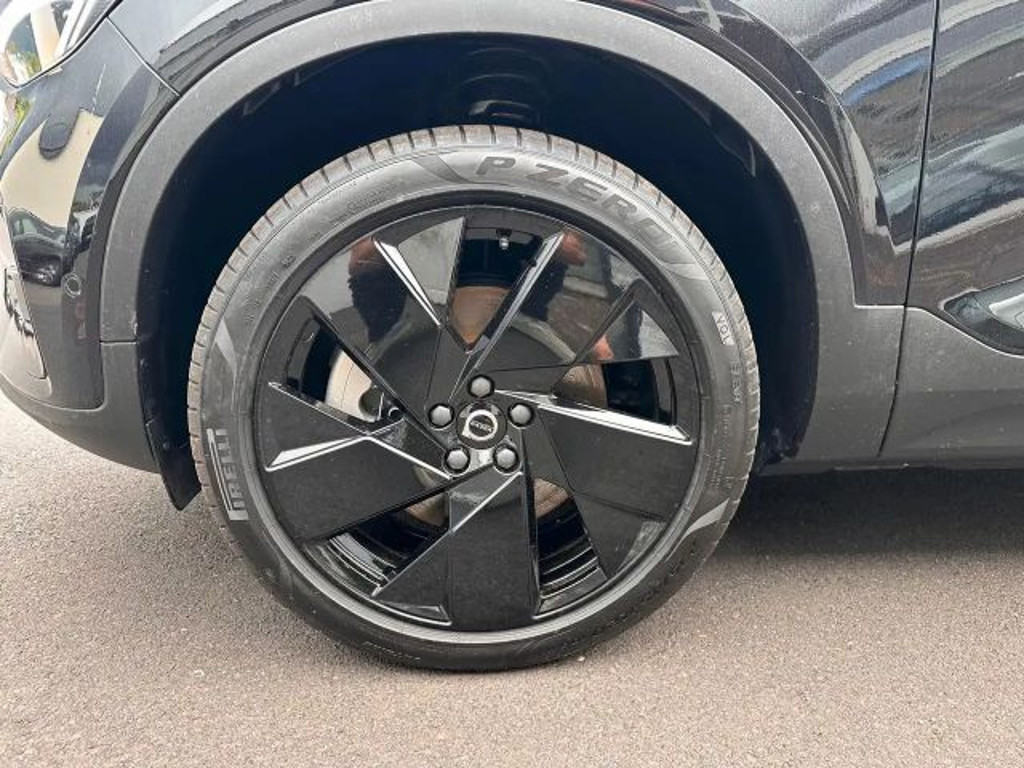Volvo EX40