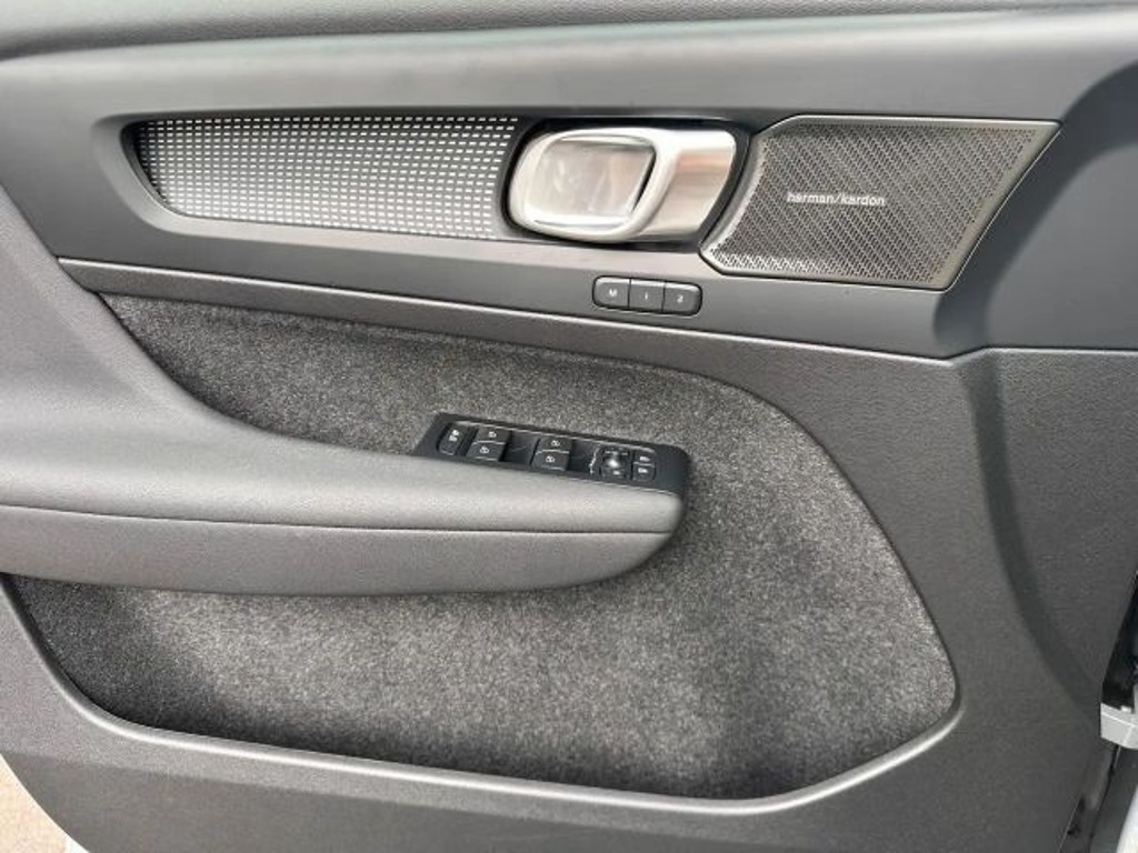 Volvo EX40