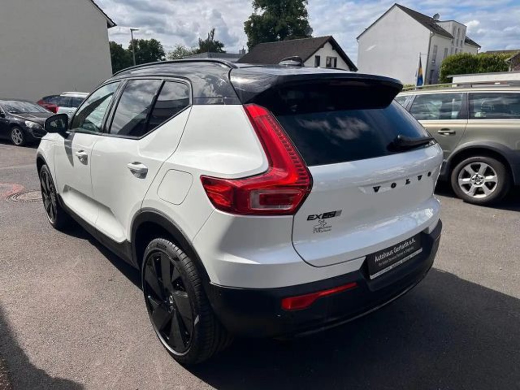 Volvo EX40