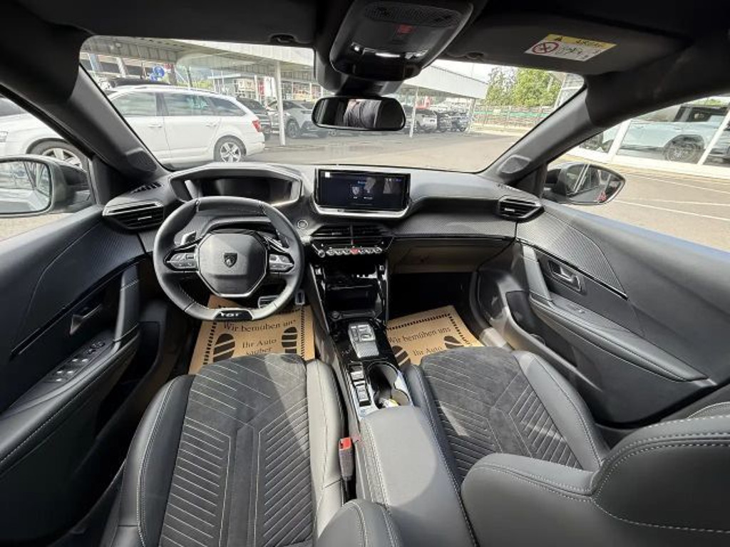 Peugeot e-208