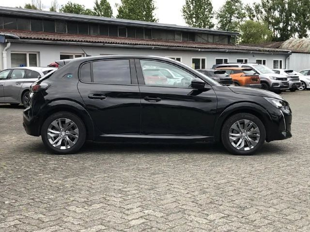 Peugeot e-208