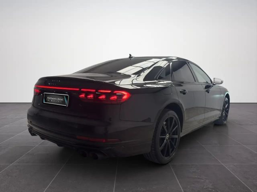Audi S8