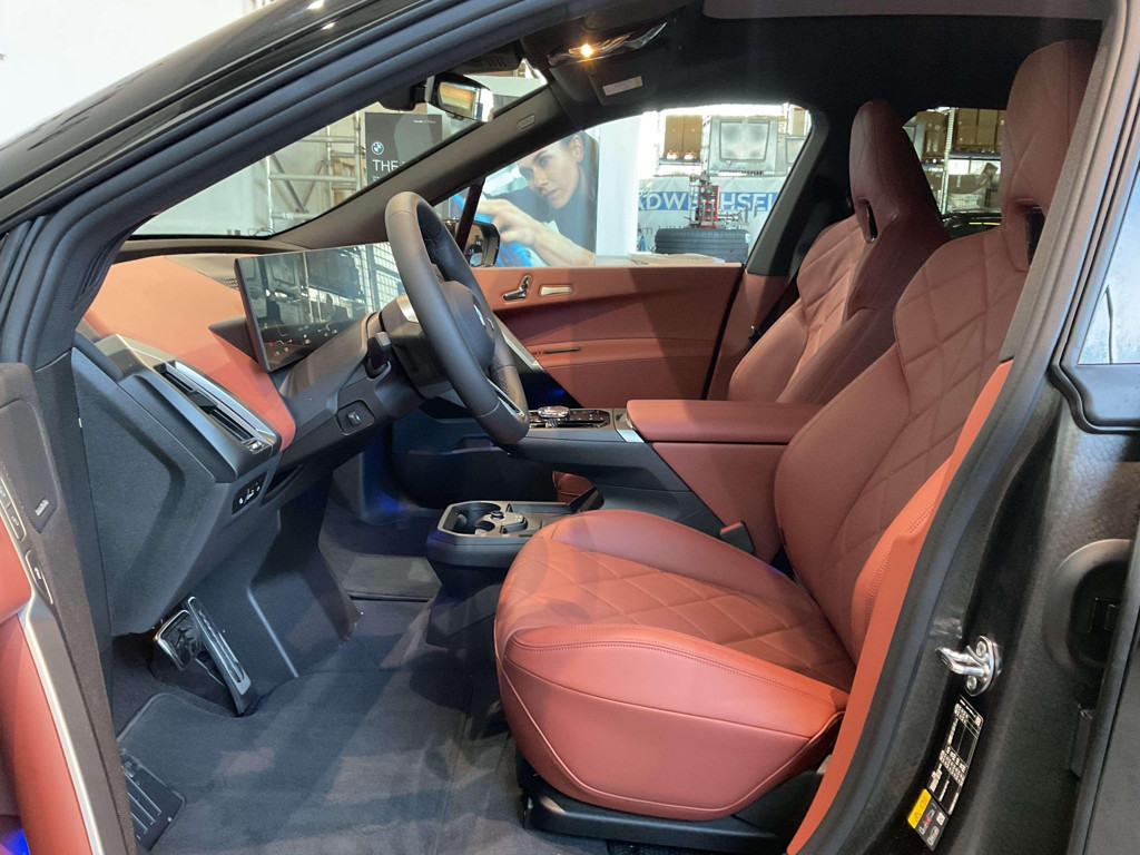 BMW iX