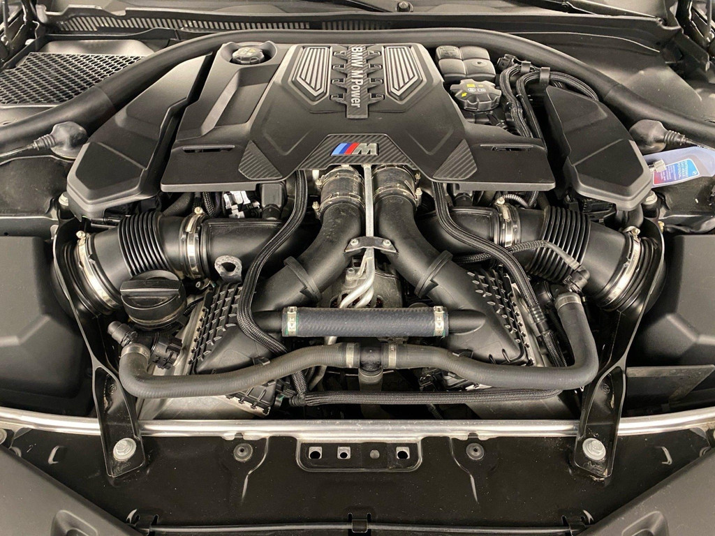 BMW M8