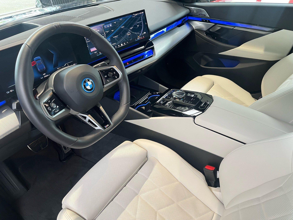 BMW i5