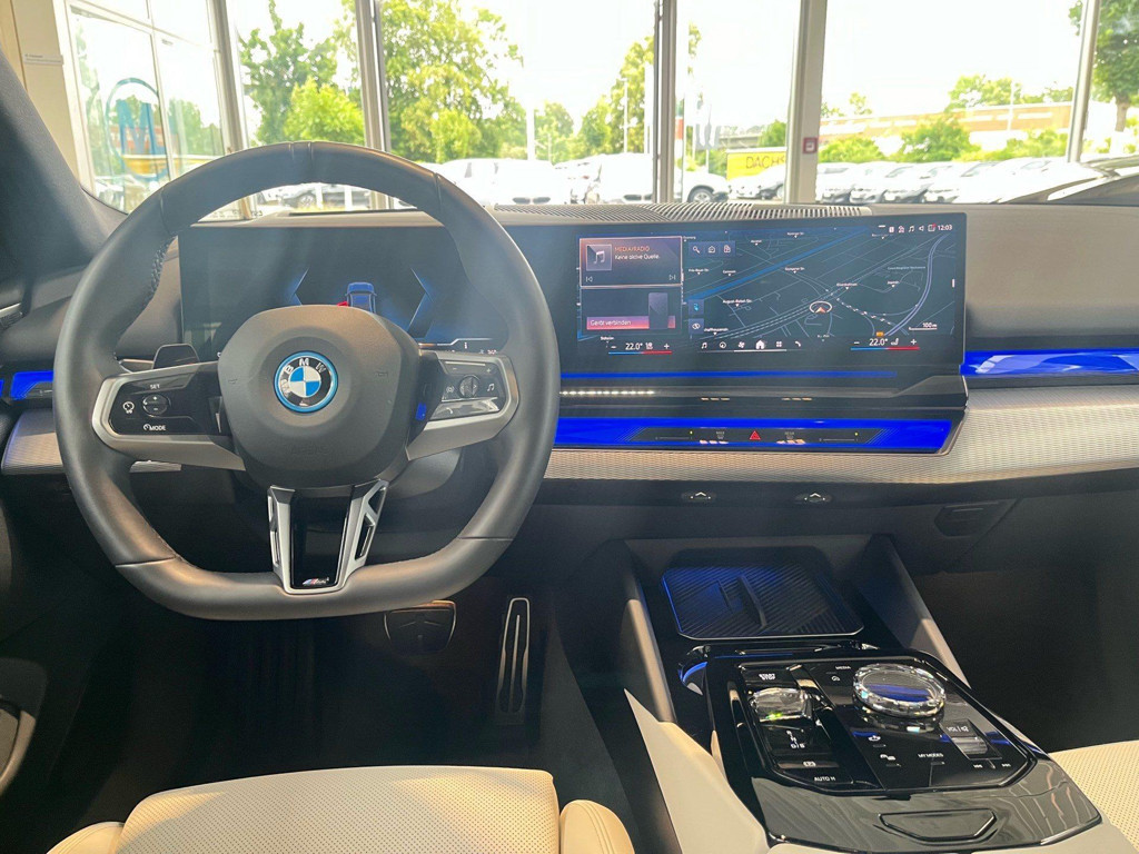 BMW i5