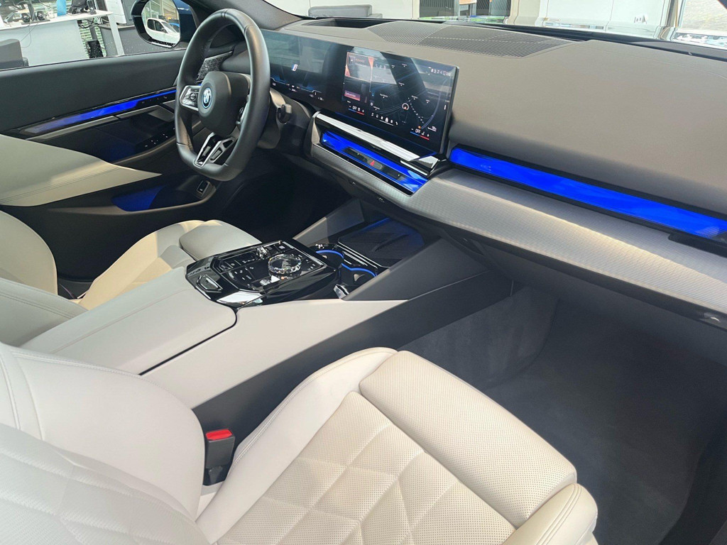 BMW i5