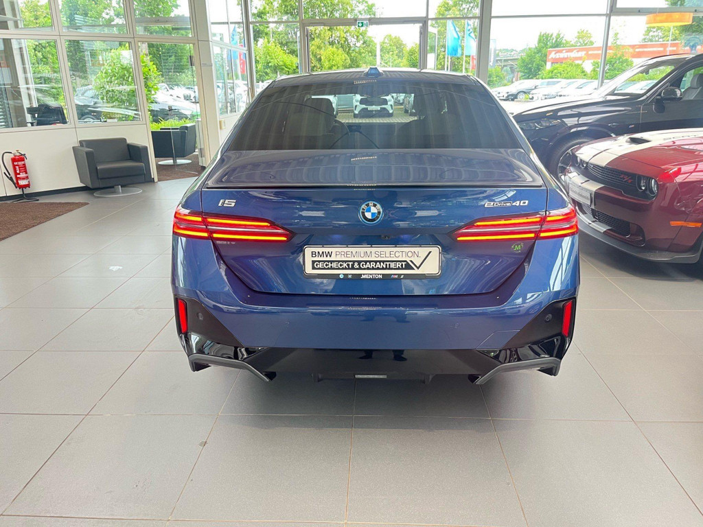BMW i5