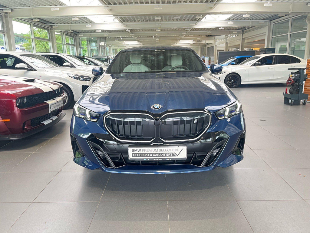 BMW i5
