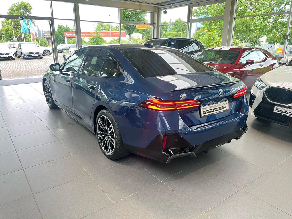 BMW i5