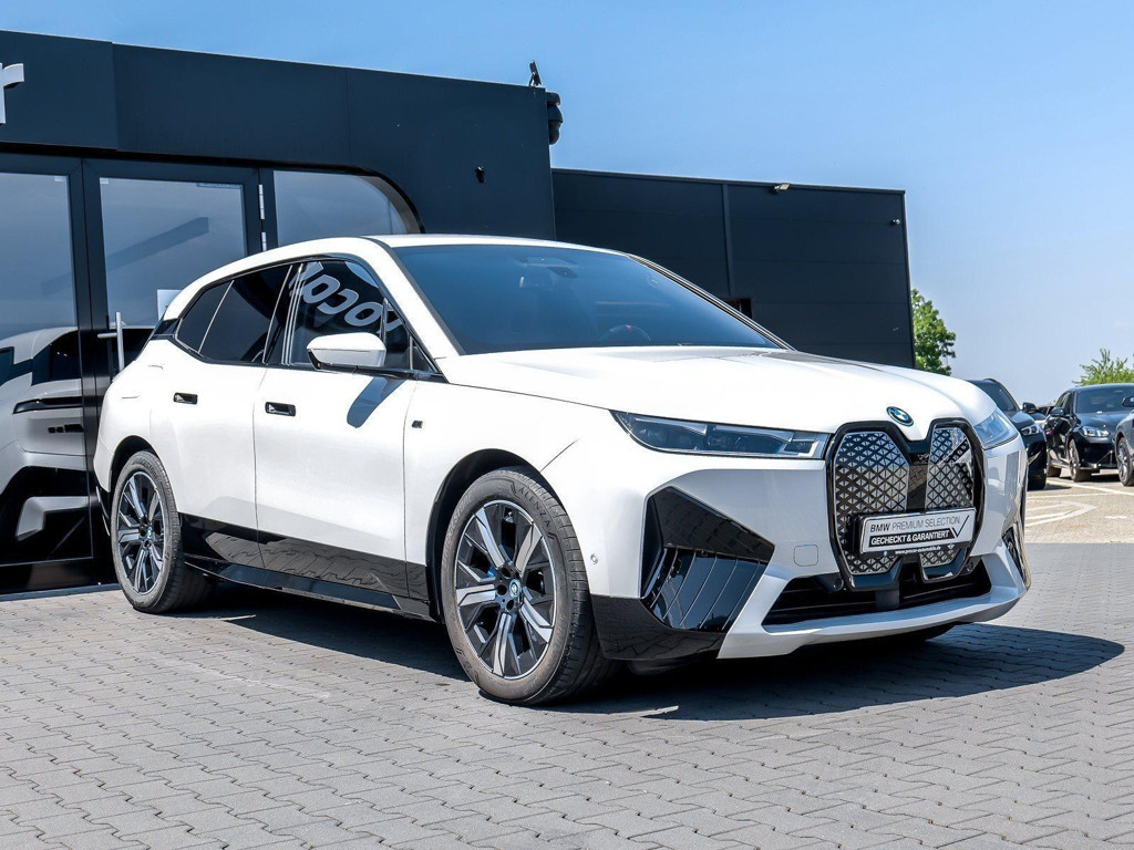BMW iX