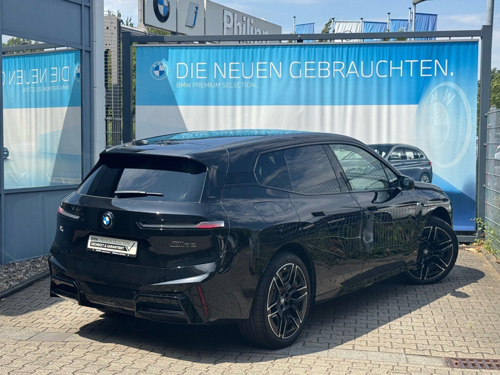 BMW iX