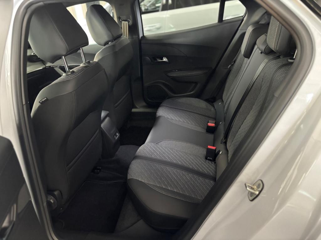 Peugeot e-2008