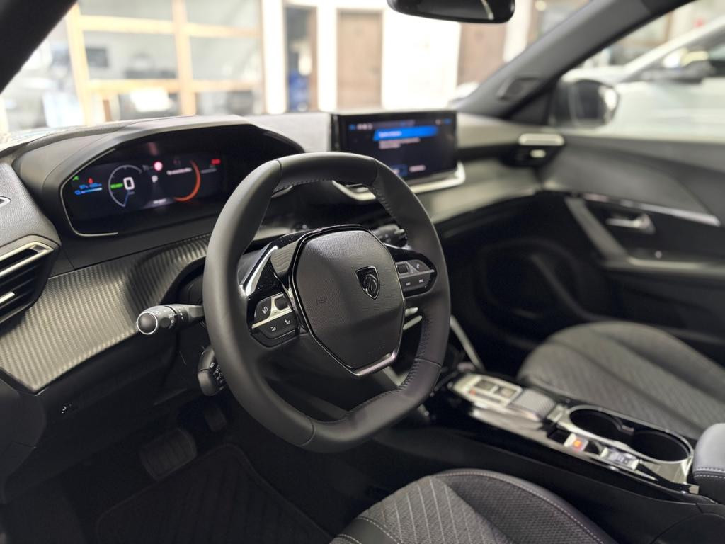 Peugeot e-2008